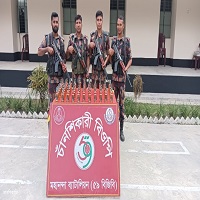 ভোলাহাটে ৯৩ বোতল বিদেশী মদ জব্দ