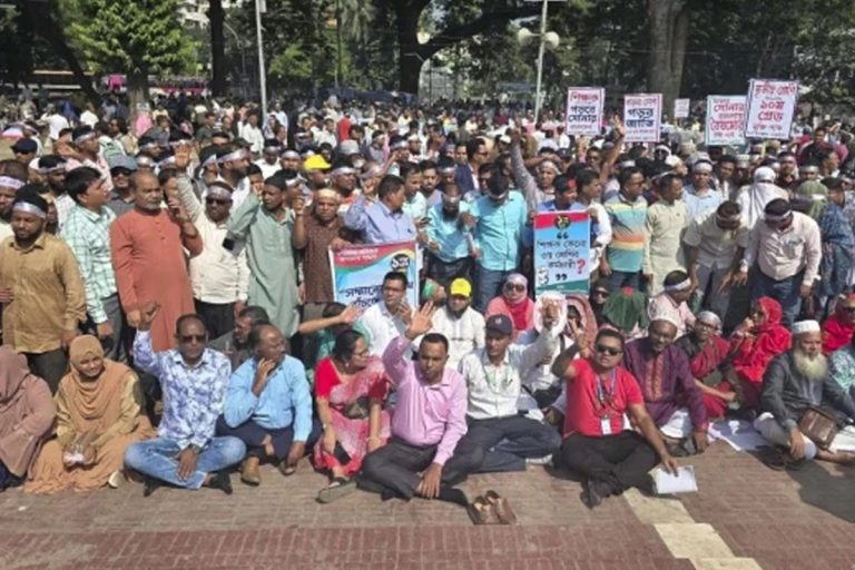 আজ থেকে প্রাথমিক শিক্ষকদের আবারো অনির্দিষ্টকালের কর্মবিরতি