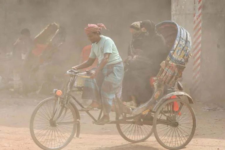ঢাকার বাতাস আজও ‘অস্বাস্থ্যকর’, শীর্ষে দিল্লি