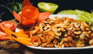 ‘ক্যাশুনাট সালাদ’ এভাবে বানিয়েছেন কখনও?