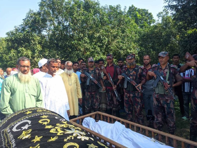 বিজিবি-বিএসএফের মানবিকতায় বোনের মরদেহ দেখার সুযোগ পেলেন ভাই