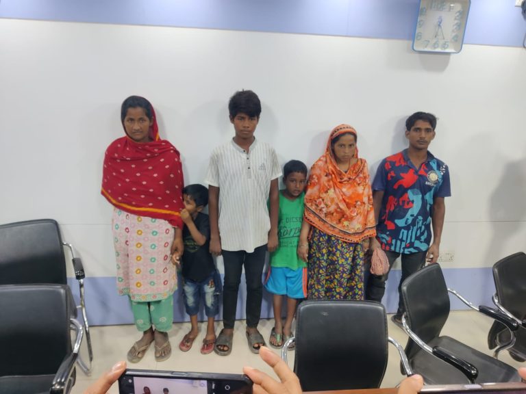 চাঁপাইনবাবগঞ্জ কারাগারে থেকে অন্ত:সত্তা সোনালী সহ ৬ ভারতীয় জামিন লাভের পর পূনরায় পুলিশ হেফাজতে