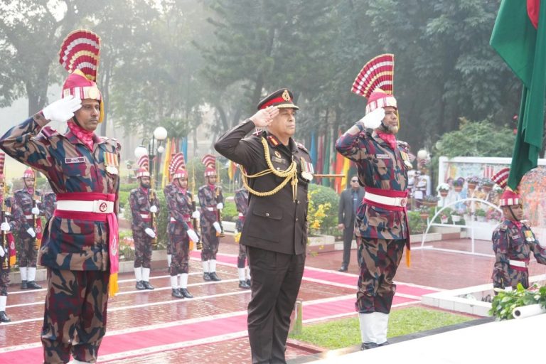 বিজয় দিবসে বীর শহীদদের প্রতি বিজিবি মহাপরিচালকের শ্রদ্ধা