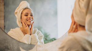 শীতে খসখসে ত্বক? বাড়িতে থাকা এই ৩ উপাদানেই মিলবে সমাধান