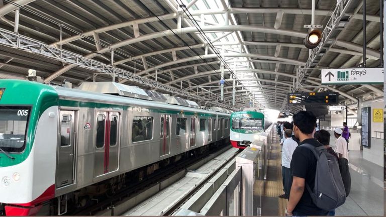 ৪০ মিনিট বিরতির পর মেট্রোরেল চলাচল স্বাভাবিক