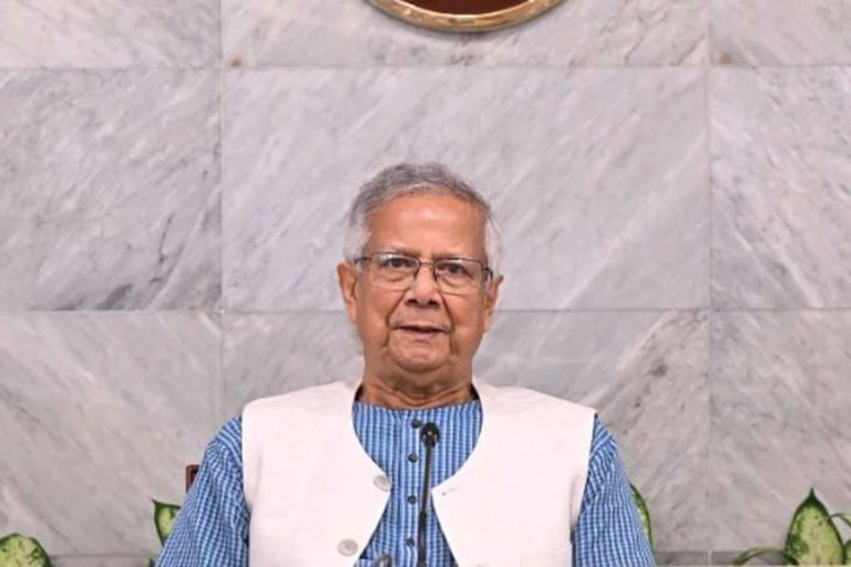 জাতির উদ্দেশে ভাষণ দিচ্ছেন প্রধান উপদেষ্টা