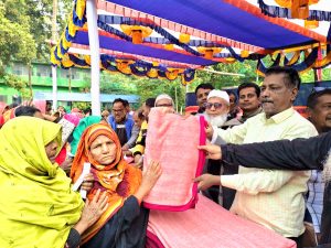 গোমস্তাপুরে কম্বল বিতরণ