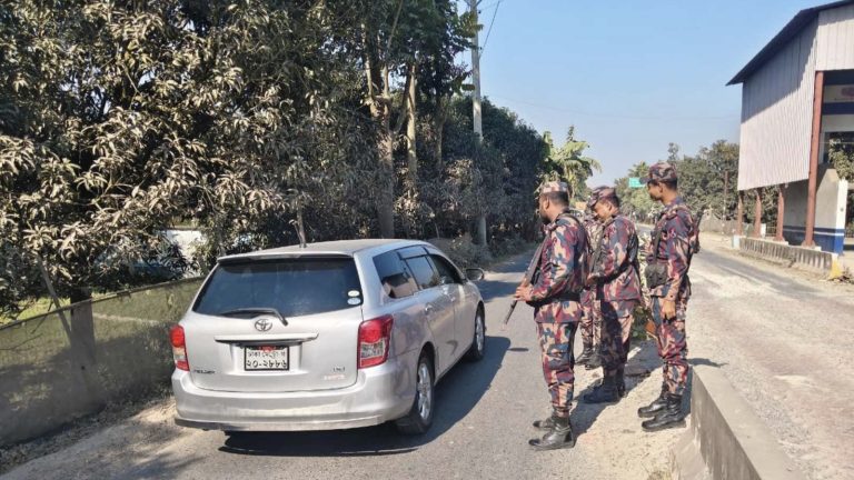 শিবগঞ্জ সীমান্তে বিজিবির সর্বোচ্চ সতর্কতা, অতিরিক্ত ২০টি টহলদল মোতায়েন