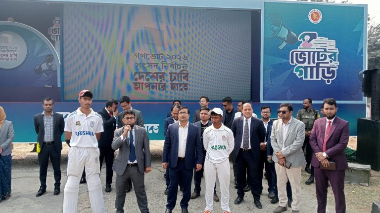 জনসচেতনতা বাড়াতে চাঁপাইনবাবগঞ্জে পৌঁছেছে ভ্রাম্যমাণ ভোটের গাড়ি