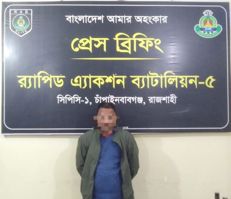 শিবগঞ্জে বিদেশি মদ ও ফেনসিডিলসহ মাদক ব্যবসায়ী গ্রেফতার