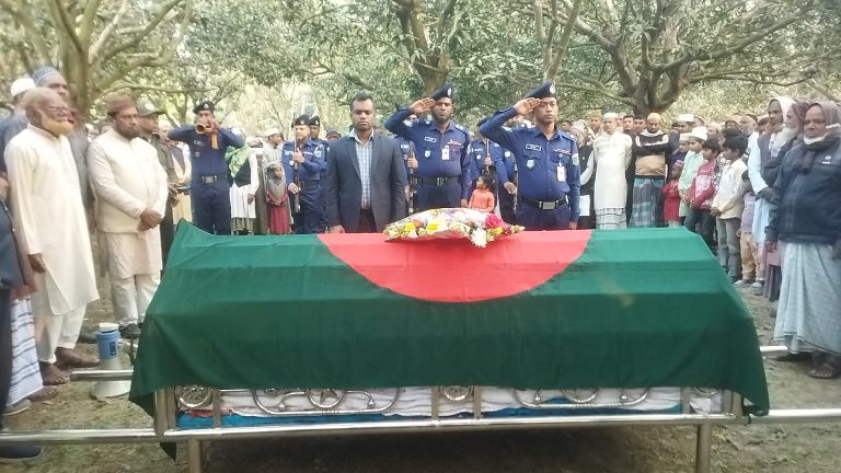 একটি শোক সংবাদ———- শিবগঞ্জে বীর মুক্তিযোদ্ধা এবং অবসরপ্রাপ্ত পুলিশ সদস্য হাবিবুর রহমানের ইন্তেকাল; রাষ্ট্রীয় মর্যাদায় দাফন