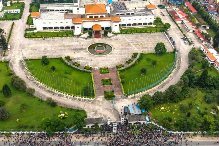 নির্বাচনের আগে নেপালের সবচেয়ে পুরোনো দল বিভক্ত