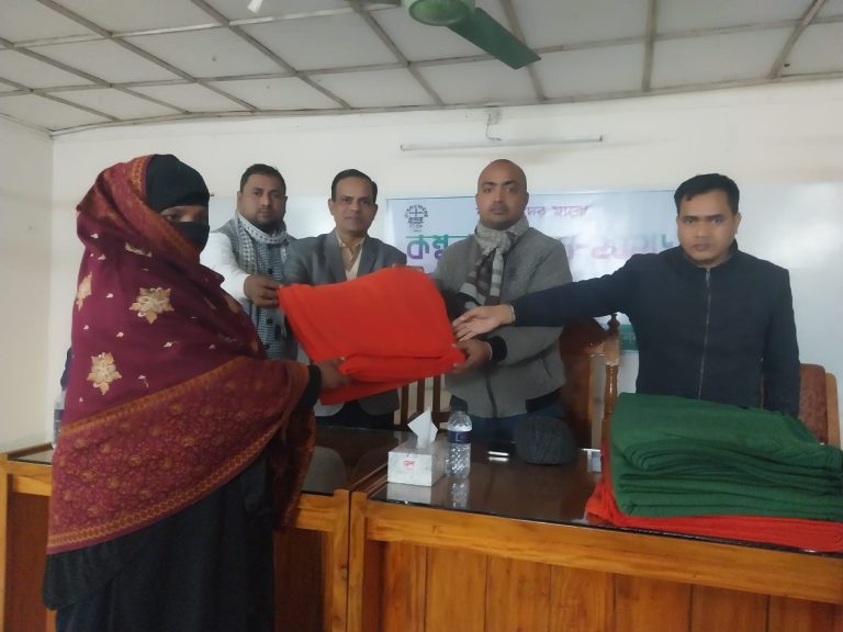 চাঁপাইনবাবগঞ্জে সিসিডিবি’র শীতবস্ত্র বিতরণ