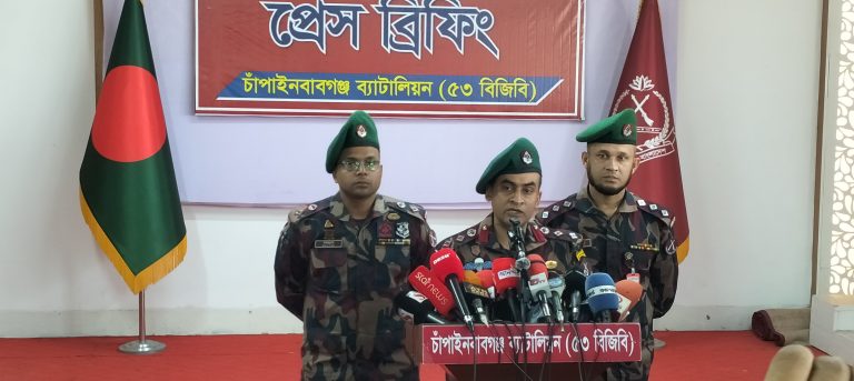 চাঁপাইনবাবগঞ্জের তিনটি আসনে মাঠে থাকবে ১৫ প্লাটুন বিজিবি ব্যবহার হবে বডি-ওর্ন ক্যামেরা