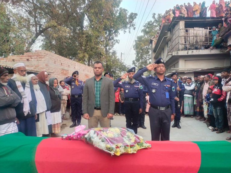 বীর মুক্তিযোদ্ধা তরিকুল ইসলাম ভাদুর ইন্তেকাল, রাষ্ট্রীয় মর্যাদায় দাফন