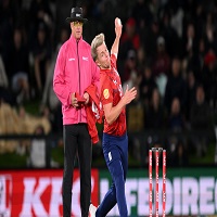 কারানের হ্যাটট্রিকে শ্রীলঙ্কাকে হারাল ইংল্যান্ড