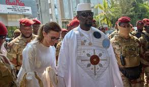 গিনির প্রেসিডেন্ট হিসেবে শপথ নিলেন সামরিক নেতা ডুম্বুয়া