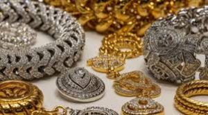 সোনা-রুপার দামে টানা রেকর্ড, ভরিতে বাড়ল ১৬ হাজার