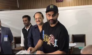 জীবনে প্রথম ভোট দিলেন তামিম ইকবাল