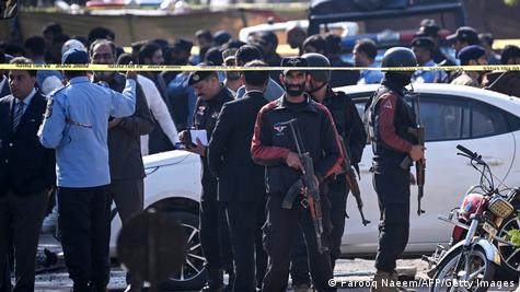 পাকিস্তানে শিয়া মসজিদে আত্মঘাতী হামলায় নিহত ৩১, শোকাতুর ইসলামাবাদ