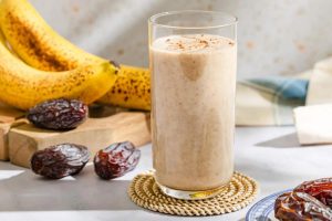 ইফতারের জন্য খেজুরের স্মুদি তৈরির রেসিপি