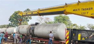 ৯ ঘণ্টা পর রহনপুর-রাজশাহী রুটে ট্রেন চলাচল স্বাভাবিক