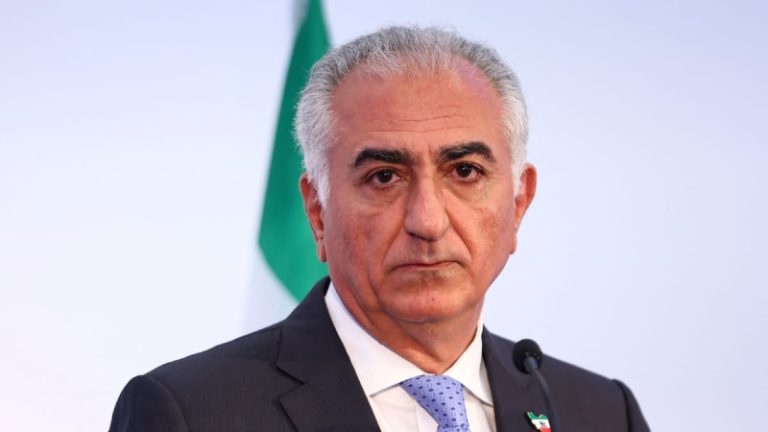 ইরানে গণতান্ত্রিক রূপান্তরের নেতৃত্ব দিতে চান রেজা পাহলভি