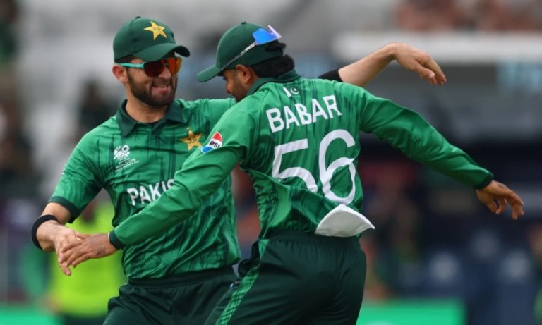 খাদের কিনারা থেকে জয় ছিনিয়ে আনল পাকিস্তান