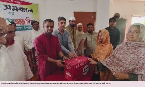 শিবগঞ্জে একজনকে সেলাইমেশিন ও ১৯৯ জনকে খাদ্যসামগ্রী দিল সুহৃদ সমাবেশ