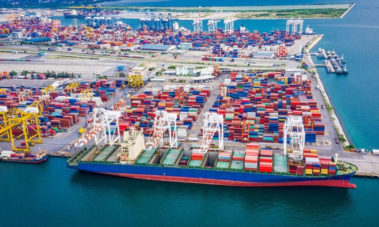 ৬ জাহাজ থেকে খালাস হচ্ছে জ্বালানি, পথে আরো ৪ জাহাজ