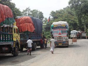 টানা ১০ দিন বন্ধের পর চালু হয়েছে সোনামসজিদ স্থলবন্দরের কার্যক্রম