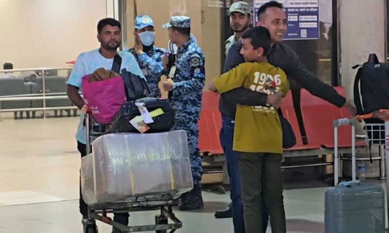 ঢাকায় ফিরলেন দুবাইয়ে আটকে পড়া ১৮৯ বাংলাদেশি