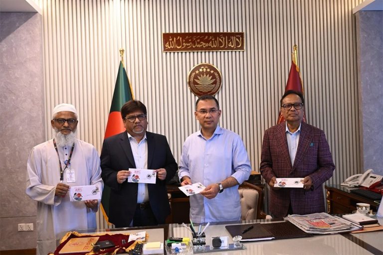 স্বাধীনতা দিবসের স্মারক ডাকটিকেট অবমুক্ত করলেন প্রধানমন্ত্রী