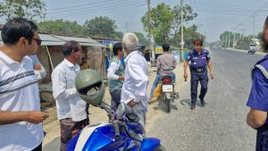 শিবগঞ্জে লাইসেন্স বিহীন ২ টি মটরসাইকেলকে ৯০০ টাকা জরিমানা
