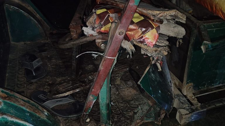 চাঁপাইনবাবগঞ্জে মোটরসাইকেল-ইজিবাইক সংঘর্ষে নিহত ২