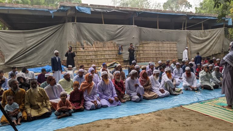 চাঁপাইনবাবগঞ্জের দুটি গ্রামে সৌদি আরবের সাথে মিল রেখে পবিত্র ঈদ-উল-ফিতর উদযাপন