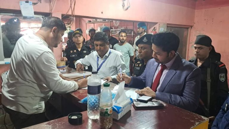 চাঁপাইনবাবগঞ্জে দুই রেস্তোঁরাকে ৩০ হাজার টাকা অর্থদন্ড