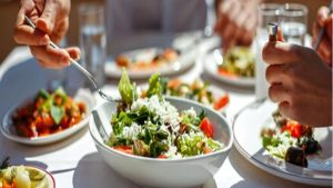 দ্রুত খাওয়ার অভ্যাস কমাবেন যেভাবে