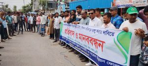 নাচোলে বন্ধ থাকা পেট্রোল পাম্প চালুর দাবিতে মানববন্ধন