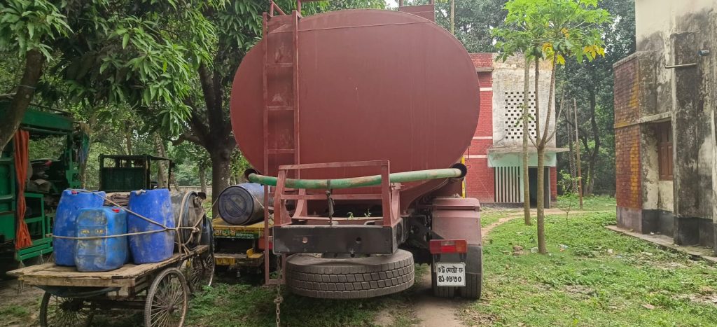 জ্বালানি তেল পাচারকান্ডে ভোলাহাট ফিলিং স্টেশনের দুইজন আটক