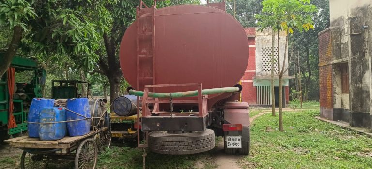 জ্বালানি তেল পাচারকান্ডে ভোলাহাট ফিলিং স্টেশনের দুইজন আটক