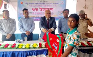 চাঁপাইনবাবগঞ্জে মাসব্যাপী সাঁতার প্রশিক্ষণ শুরু 