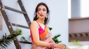 শাড়ি-রঙিন চুড়িতে বৈশাখী সাজে মিম