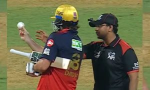 আম্পায়ারকে বল না দেওয়ায় শাস্তি ডেভিডের, জরিমানা হার্দিকের