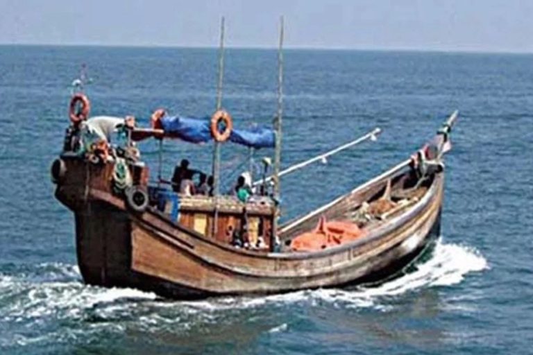 আজ থেকে বঙ্গোপসাগরে মাছ ধরায় ৫৮ দিনের নিষেধাজ্ঞা