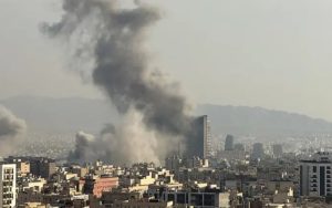 তেহরানে মার্কিন-ইসরায়েলি বিমান হামলা, নিহত ১৫