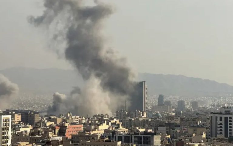 তেহরানে মার্কিন-ইসরায়েলি বিমান হামলা, নিহত ১৫