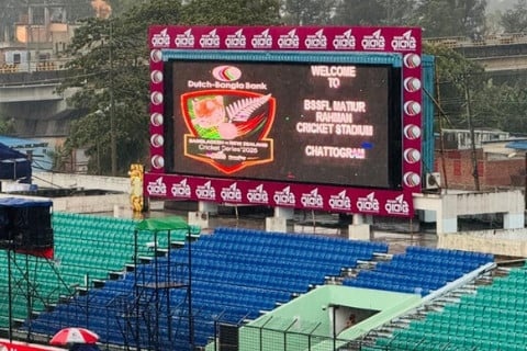 কমেছে বৃষ্টি, মাঠে এসেছে ২ দল