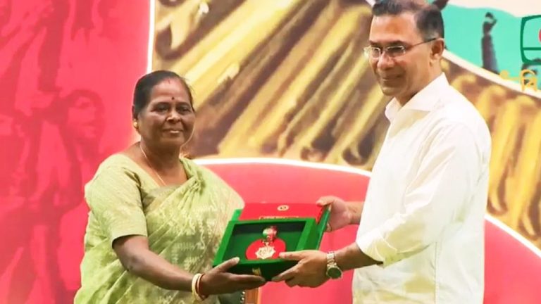 ১৫ ব্যক্তি ও ৫ প্রতিষ্ঠানকে স্বাধীনতা পুরস্কার তুলে দিলেন প্রধানমন্ত্রী