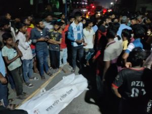 চাঁপাইনবাবগঞ্জে ট্রাকচাপায় কিশোর নিহত, অপরজন আহত, দেড়ঘন্টা রাজশাহী মহাসড়ক অবরোধ